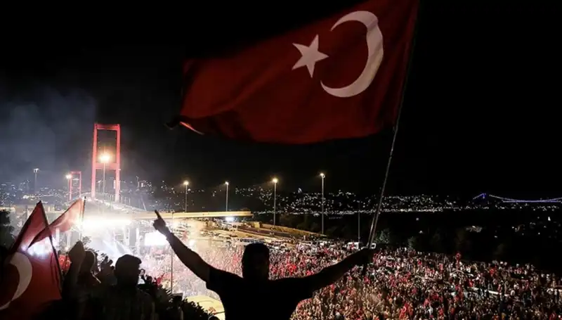 Türkiye, 15 Temmuz Gecesi’ni "En Uzun Gece" İle Anacak: Külliye'de İlk Temsil