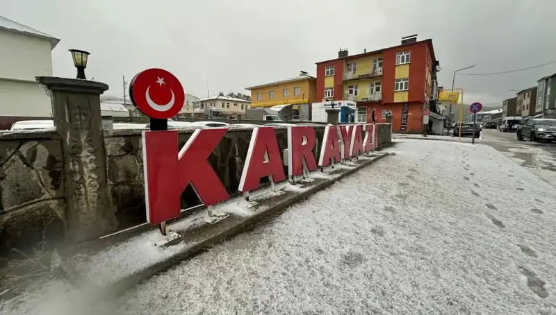 Temmuz Ayında Yağmur Sürücüleri Hazırlıksız Yakalandı: Beyaz Yol Manzaraları