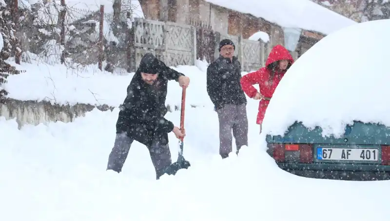 14 Nisan Okullar Tatil Mi? Kar Tatili Olan İlleri Öğrenin!