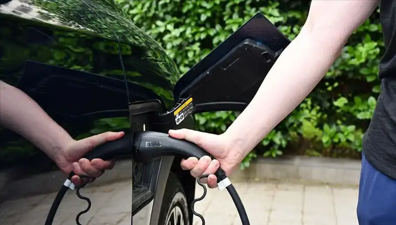 ABD'nin Gümrük Vergilerine Rağmen İngiltere'den Elektrikli Araç Desteği