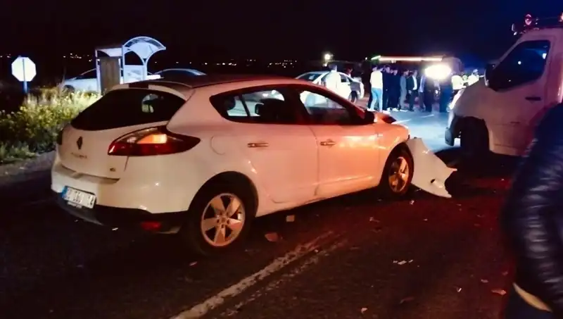 Kafa Kafaya Çarpışma: 8 Kişilik Araçta Trajik Kaza Sonrası Ölü ve Yaralılar
