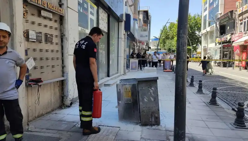 Cadde Ortasında Patlayan Araç, Şehirde Panik Yaratıyor