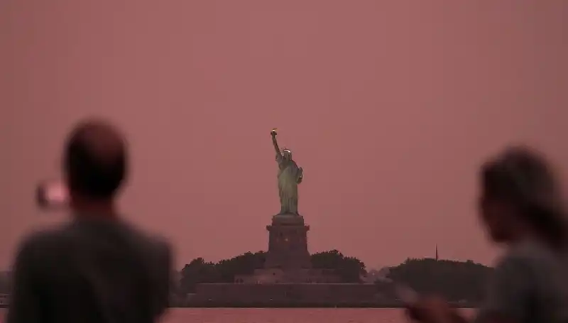 Kanada Yangınları, New York'u Karanlık Bir Dumanla Sarhoş Etti!