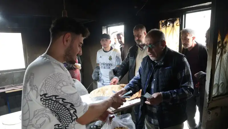 Her Gün 7 Kilometre Yürüyüp Ekmek Alanlar: Saat 15.00'de Yoğunluk Başlıyor