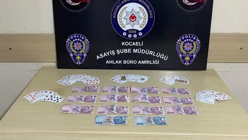 Kocaeli'de Kumar Operasyonu: Kahvehanelerde Yasa Dışı Oyun Yüzünden Baskın Yapıldı