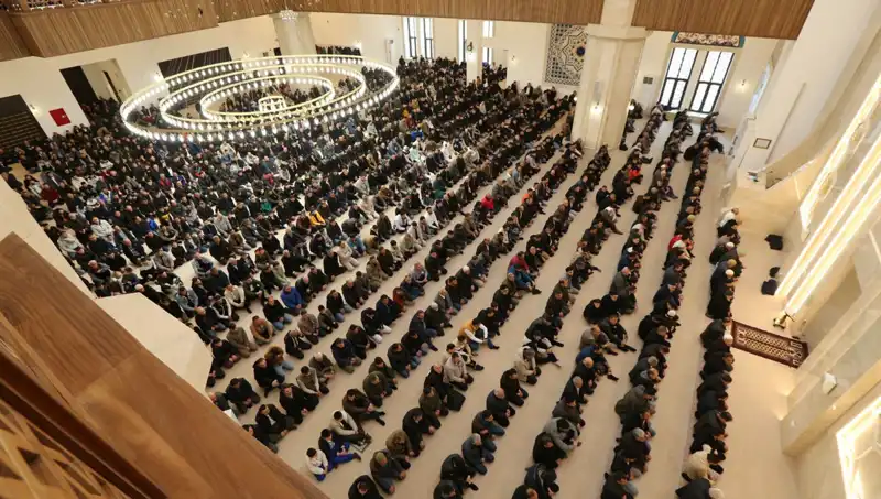 Cuma Namazı Saatleri: İstanbul, Ankara ve İzmir İçin 4 Nisan 2025 Detayları
