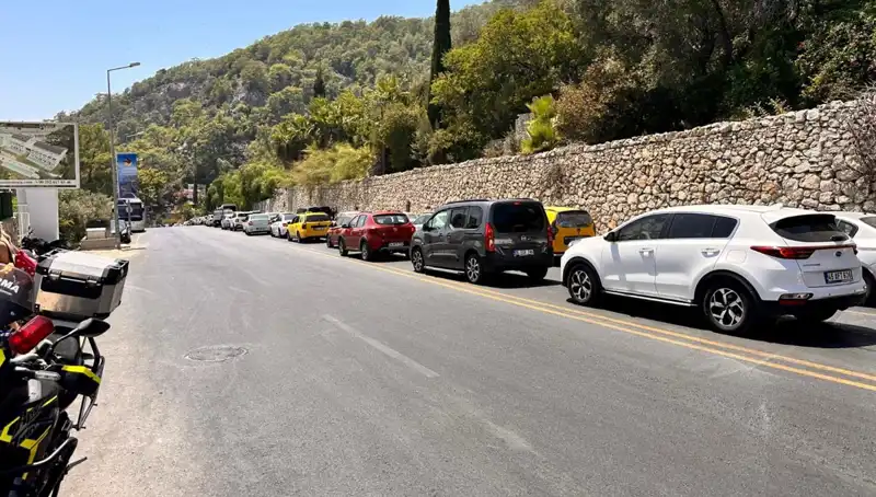 Fethiye-Ölüdeniz Yolunda Tatilci Yoğunluğu: Üç Kilometre Kuyruk Oluştu!
