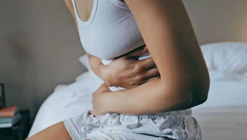 22 Yaşında Bağırsak Kanseri Teşhisi: Erken Belirtiler Göz Ardı Edildi