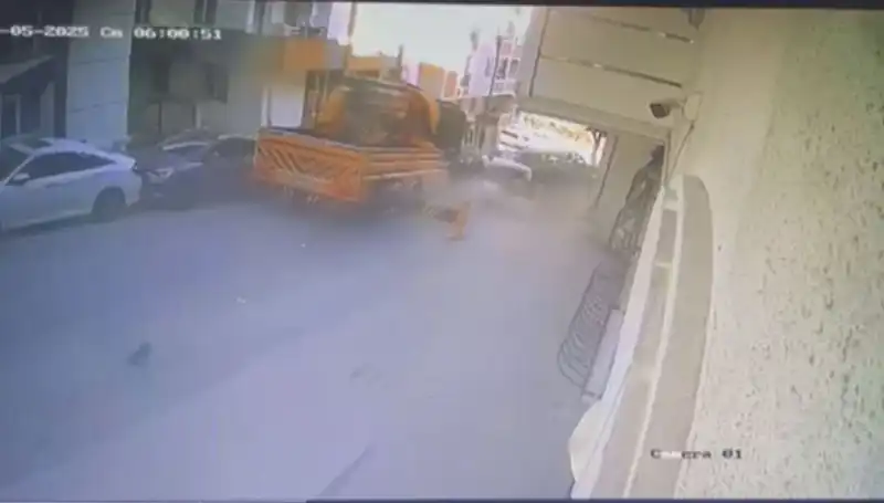 Kontrolden Çıkan Vinç, 23 Araca Çarparak Feci Bir Kazaya Yol Açtı