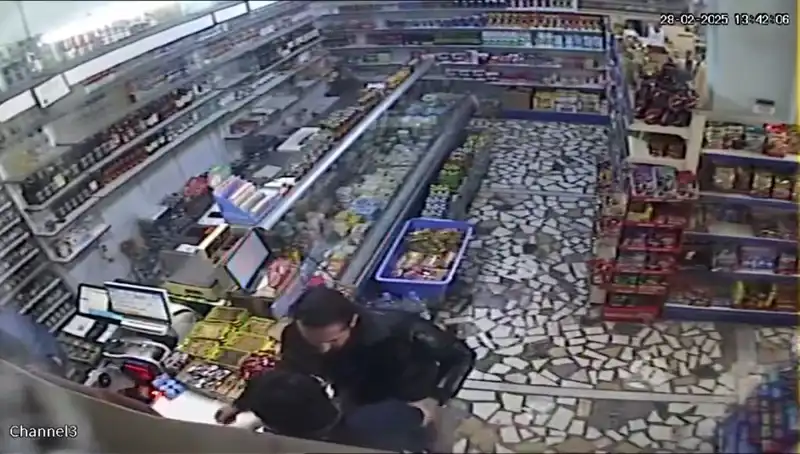 Cezaevi Firarisi Markette Dehşet Saçtı: Bıçak Çekip Mermer Fırlattı