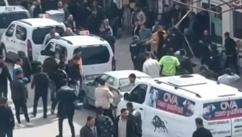 Erciş'te Taşlı Sopalı Kavga Ortalığı Sarsarken 7 Kişi Gözaltına Alındı!