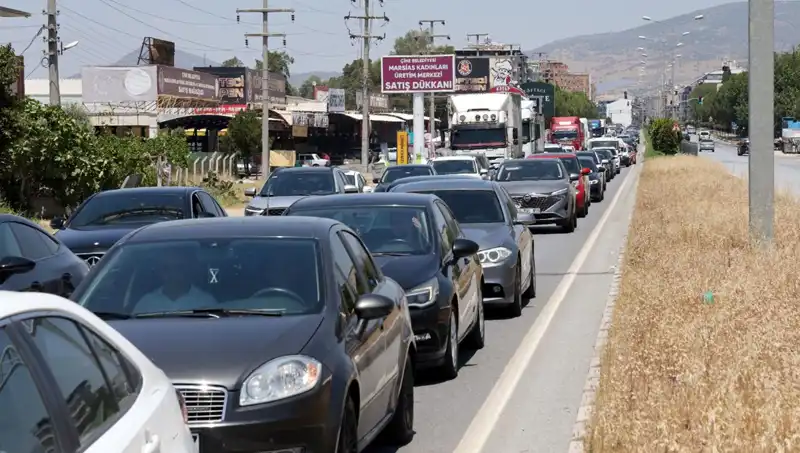 Aydın-Muğla Arasında 60 Kilometrelik Araç Kuyruğu Sürücüleri Bekliyor