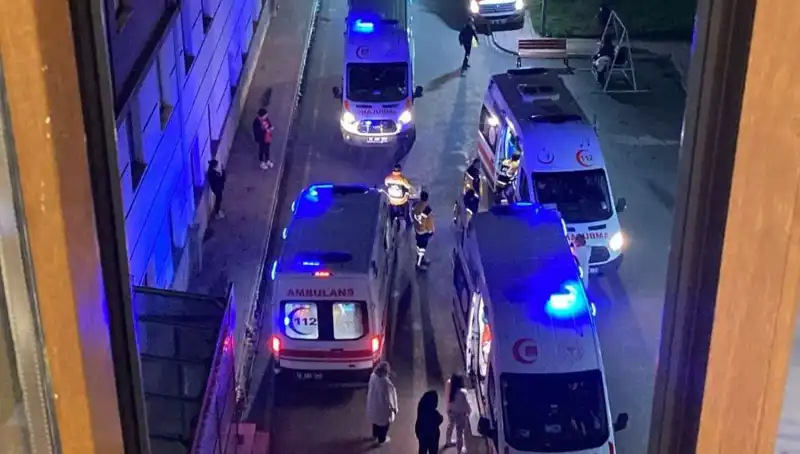 53 Öğrencinin Akşam Yemeğinden Zehirlenmesi: Hastaneler Dolup Taştı