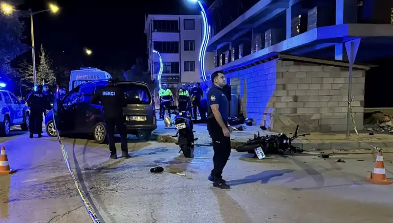 Motosiklet Kazası: Otomobile Çarpan İki Genç Hayatını Kaybetti